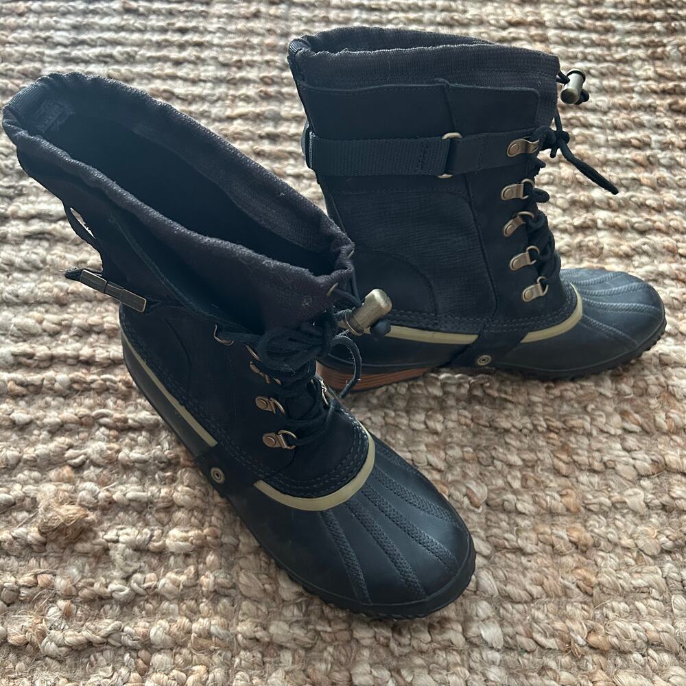 Sorel Conquest Carly Short Boots Women’s 10 Black Waterproof Lace-Up -EUC